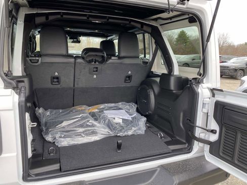 New 2026 Jeep Wrangler Unlimited Rubicon image 5