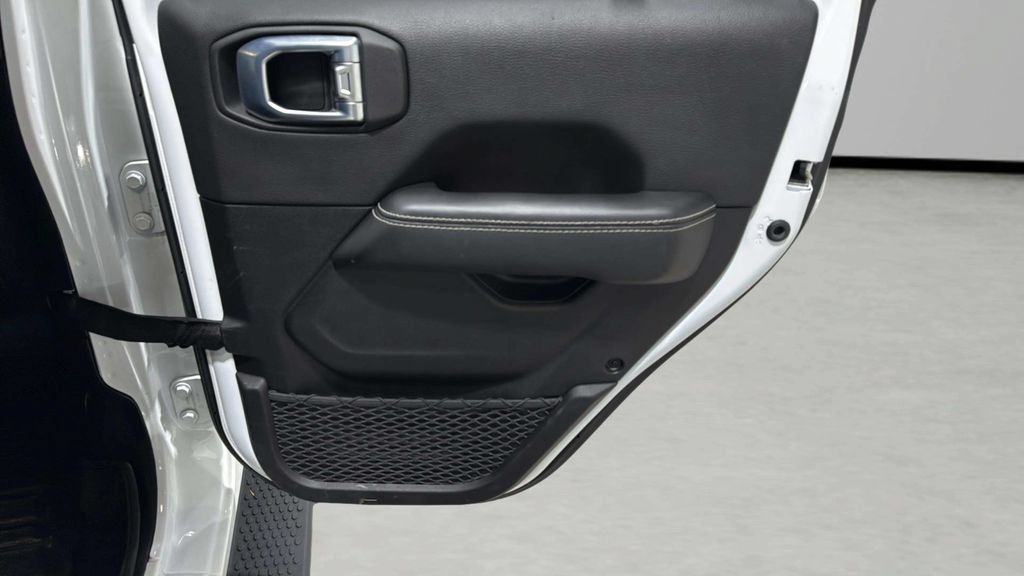 Used 2021 Jeep Wrangler Unlimited Sahara w/ Uconnect 4C Nav & Sound Group AWD/4WD image 13