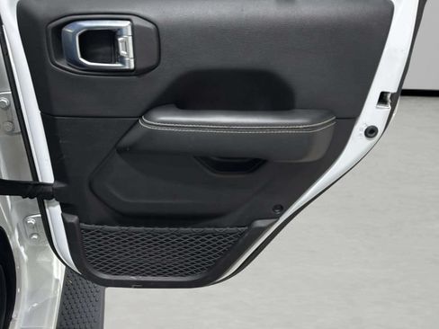 Used 2021 Jeep Wrangler Unlimited Sahara w/ Uconnect 4C Nav & Sound Group AWD/4WD image 13