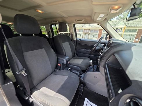 Used 2017 Jeep Patriot Latitude AWD/4WD image 31