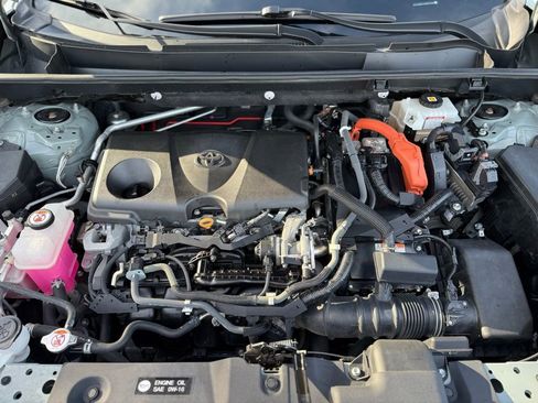 Used 2021 Toyota RAV4 XLE image 10