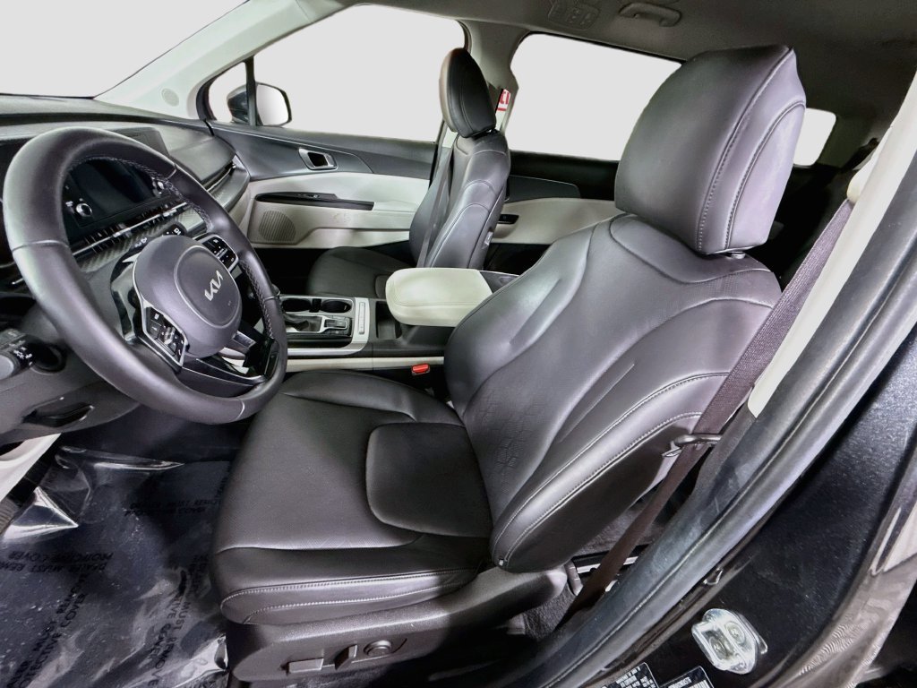 Used 2022 Kia Carnival LX FWD image 25
