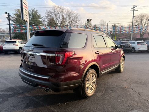 Used 2018 Ford Explorer XLT w/ Equipment Group 202A image 8