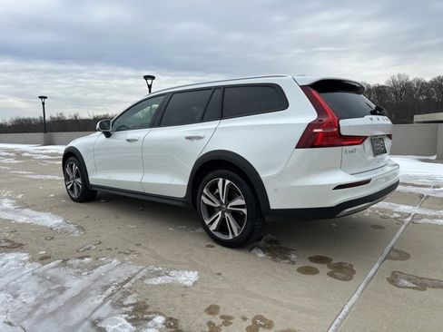 Certified 2025 Volvo V60 B5 Cross Country Plus image 6