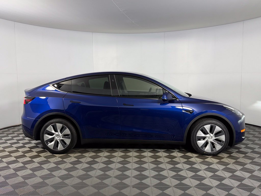 Used 2024 Tesla Model Y Long Range AWD/4WD image 5