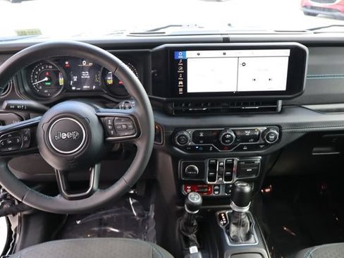 Used 2024 Jeep Wrangler Unlimited Rubicon 4xe AWD/4WD image 29
