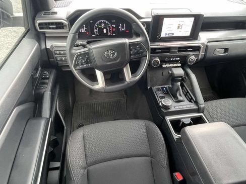 Used 2025 Toyota 4Runner SR5 AWD/4WD image 13