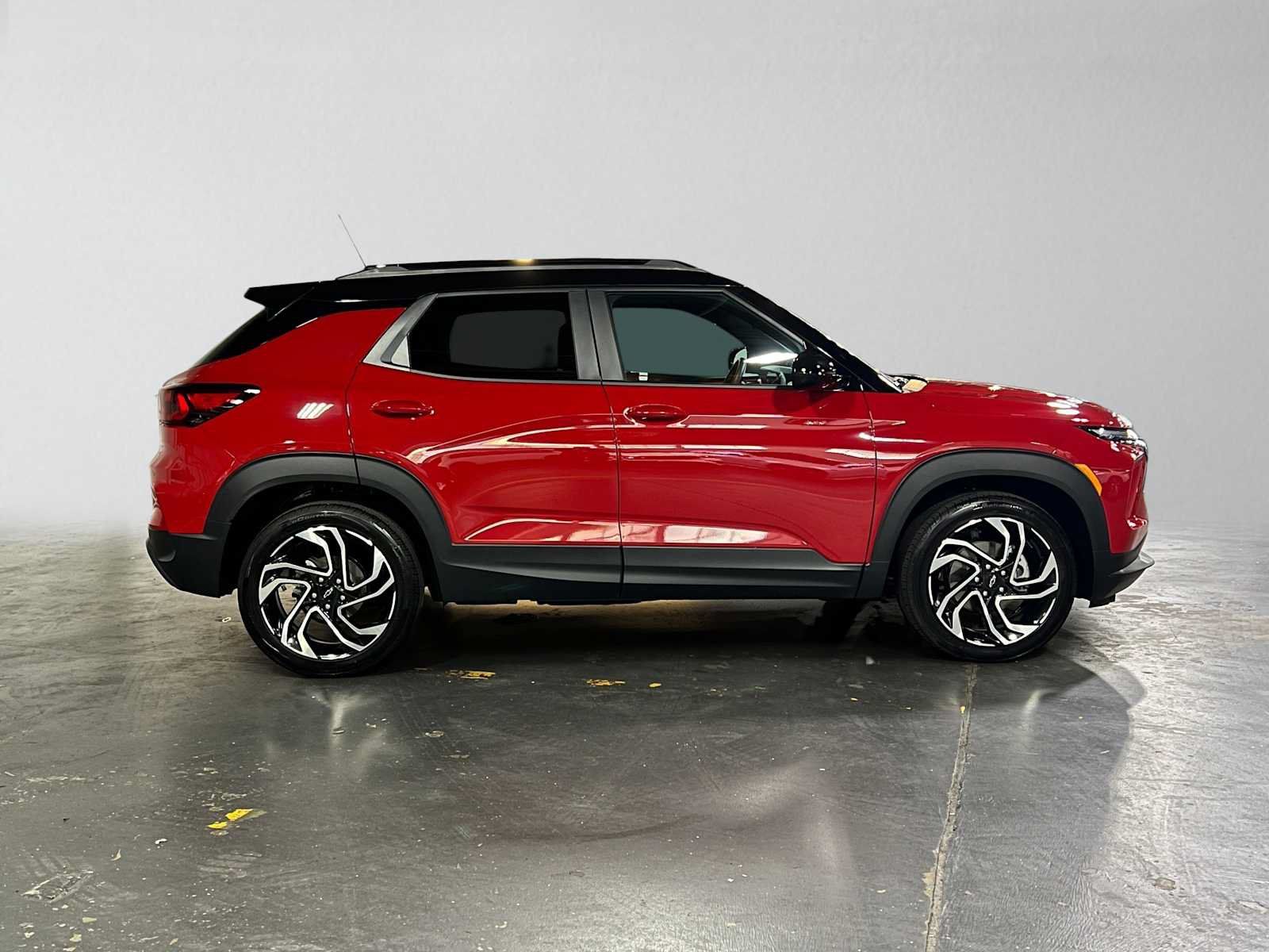 Used 2026 Chevrolet TrailBlazer RS w/ Convenience Package AWD/4WD image 2