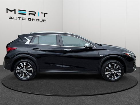 Used 2017 INFINITI QX30 Premium w/ Technology Package AWD/4WD image 10