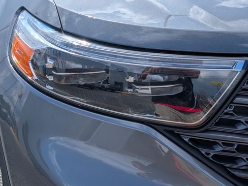 Used 2022 Ford Explorer XLT w/ Equipment Group 202A image 5