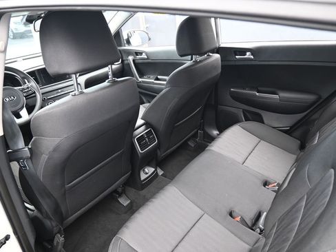 Used 2020 Kia Sportage LX image 32