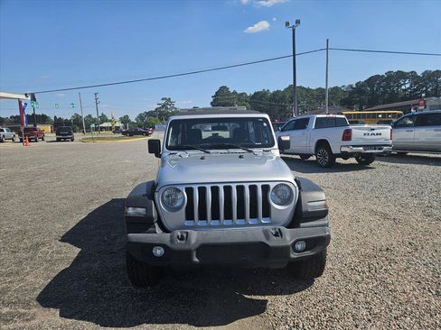 Used 2022 Jeep Wrangler Unlimited Sport AWD/4WD image 2