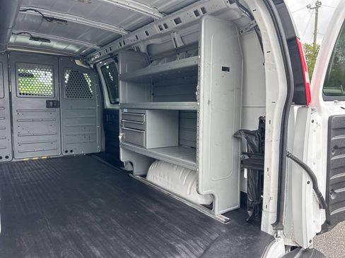 Used 2017 Chevrolet Express 2500 RWD image 23