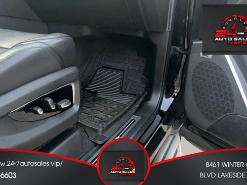 Used 2019 Cadillac Escalade ESV 2WD image 32