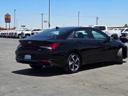 Used 2023 Hyundai Elantra Limited FWD image 4