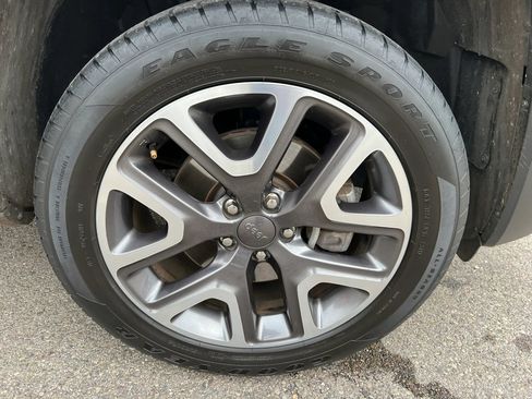 Used 2017 Jeep Renegade Latitude w/ Cold Weather Group AWD/4WD image 10
