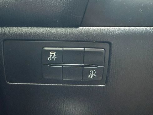 Used 2017 MAZDA MAZDA3 Touring FWD image 24