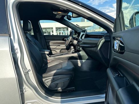 Used 2025 Jeep Compass Trailhawk AWD/4WD image 18