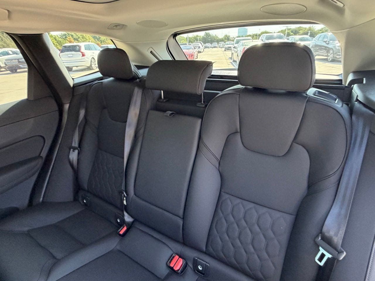 New 2027 Volvo XC60 B5 Plus AWD/4WD image 21
