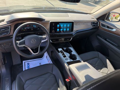 Used 2025 Volkswagen Atlas SE image 21