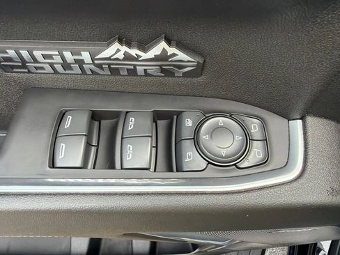Used 2025 Chevrolet Silverado 1500 High Country w/ High Country Premium Package AWD/4WD image 31