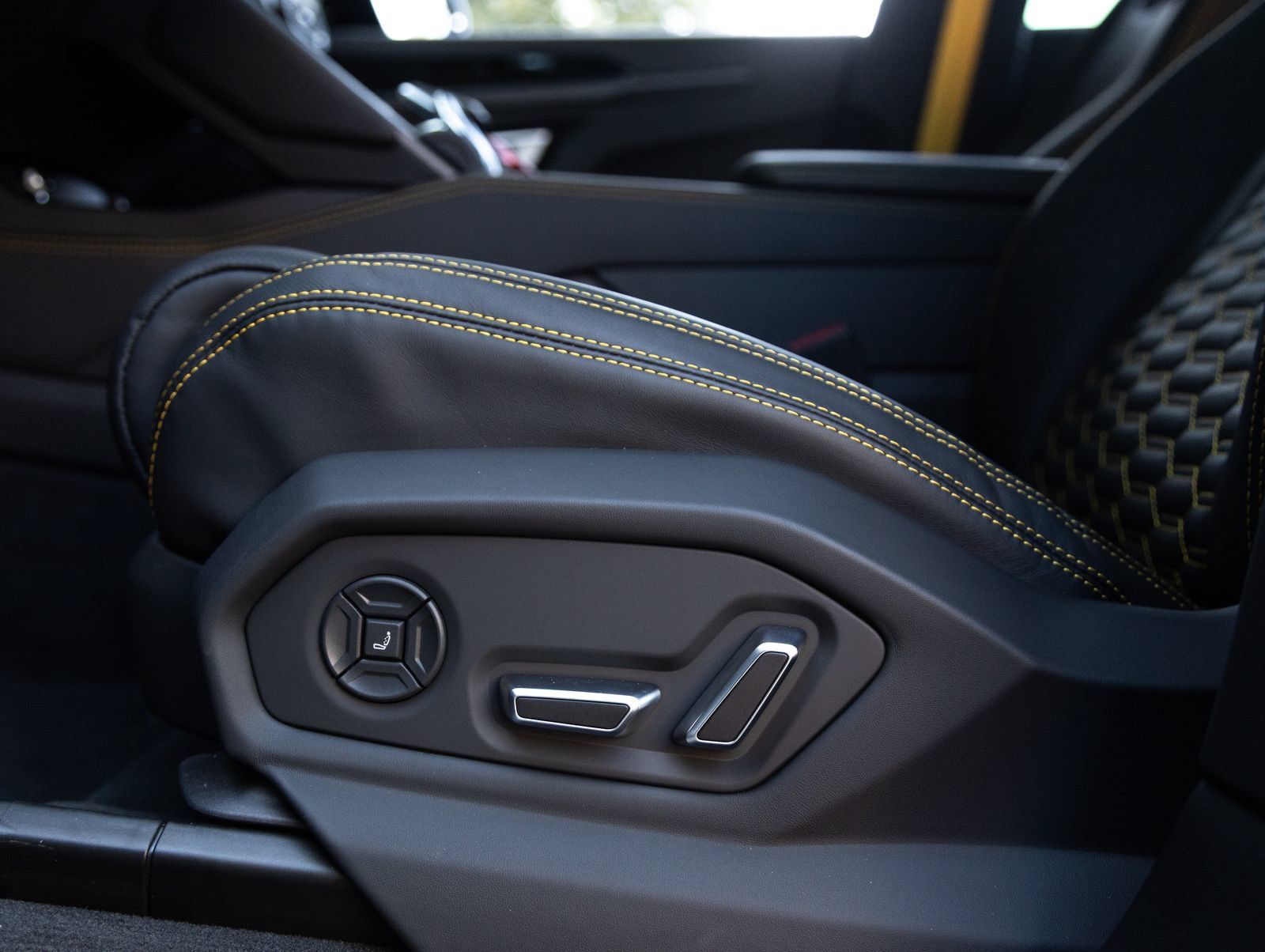 Used 2024 Lamborghini Urus S AWD/4WD image 22