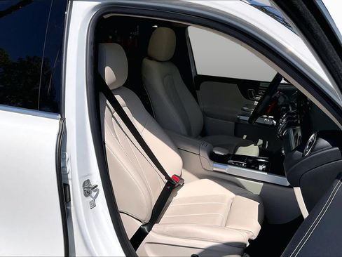 Used 2023 Mercedes-Benz GLB 250 image 8