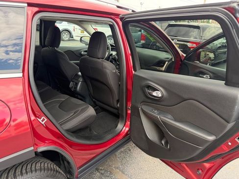 Used 2015 Jeep Cherokee Latitude w/ Comfort/Convenience Group FWD image 8