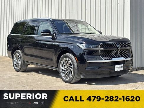 Used 2025 Lincoln Navigator Reserve AWD/4WD image 1