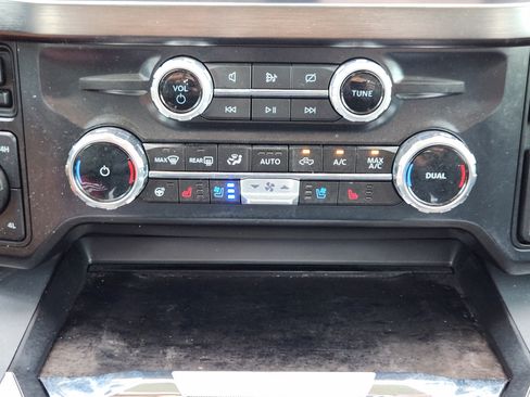Used 2024 Ford F350 Lariat w/ Lariat Ultimate Package AWD/4WD image 19