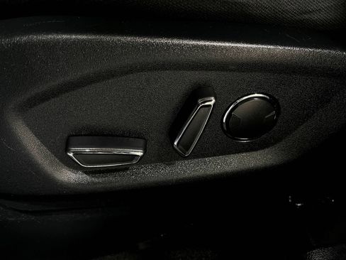 Used 2018 Ford Explorer XLT w/ Equipment Group 201A AWD/4WD image 16