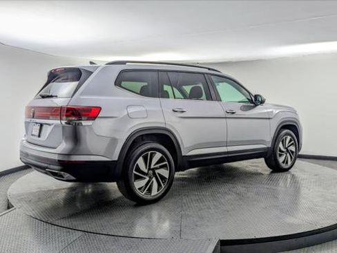 Used 2025 Volkswagen Atlas SE image 7