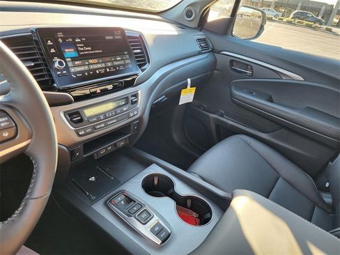 Certified 2025 Honda Ridgeline RTL image 30