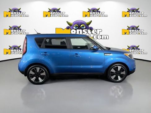 Used 2019 Kia Soul + image 4
