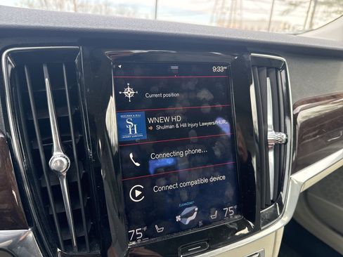 Used 2017 Volvo S90 T6 Momentum w/ Vision Package image 19