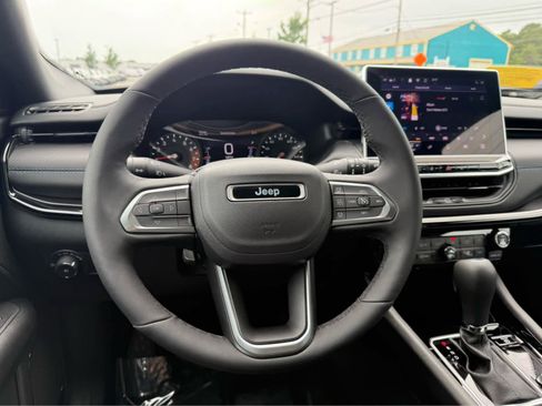 Used 2026 Jeep Compass Limited AWD/4WD image 16