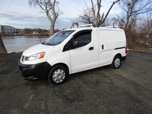Used 2017 Nissan NV200 S image 2