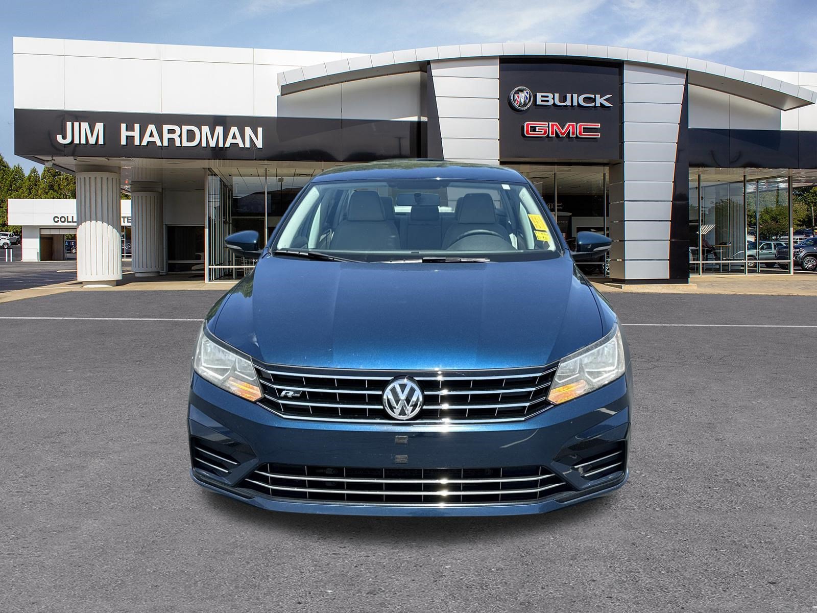 Used 2018 Volkswagen Passat 2.0T R-Line FWD image 2