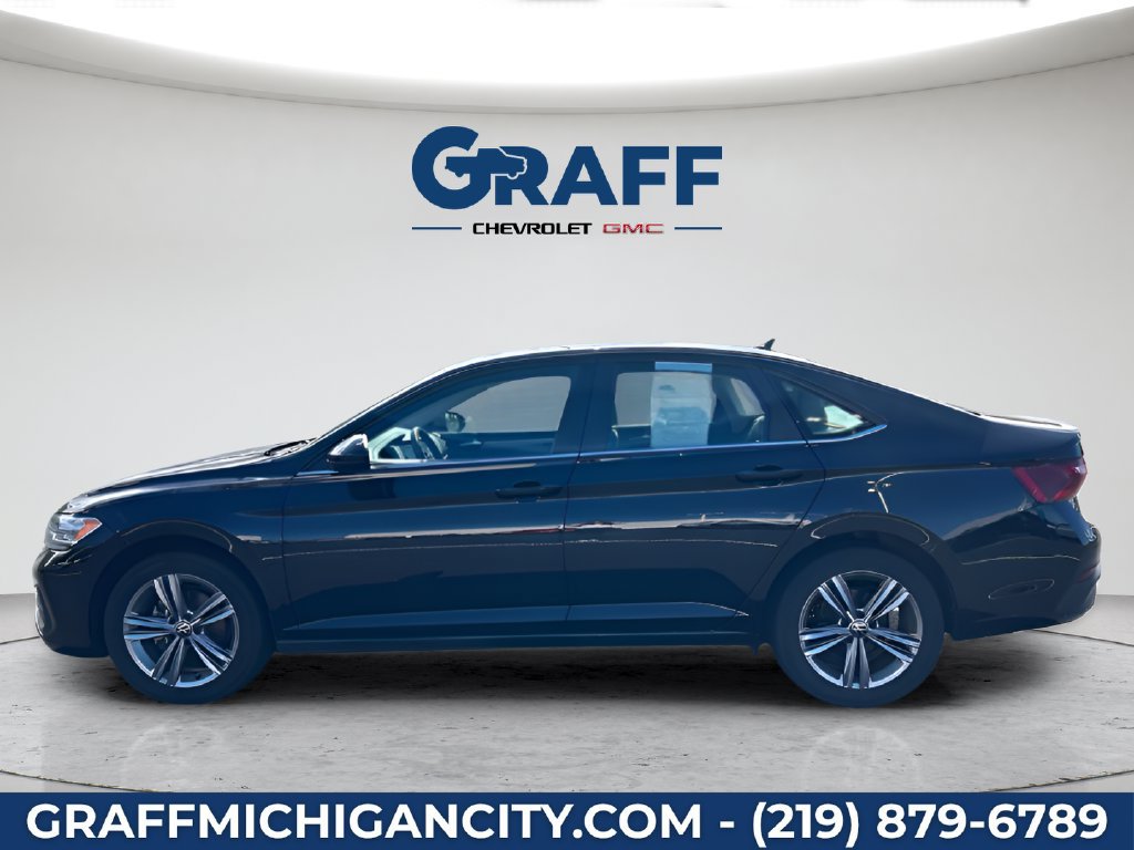 Used 2024 Volkswagen Jetta SE FWD image 2