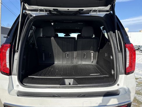 Used 2024 GMC Yukon XL SLT image 16