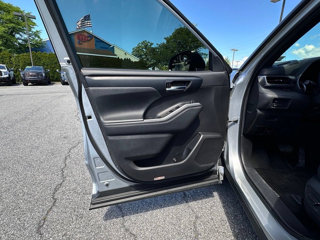 Used 2021 Toyota Highlander XSE AWD/4WD image 20