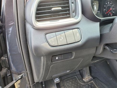 Used 2019 Kia Sorento LX image 10