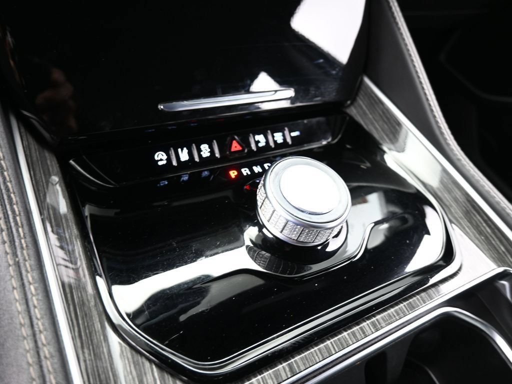 Used 2022 Jeep Wagoneer Series II RWD image 28