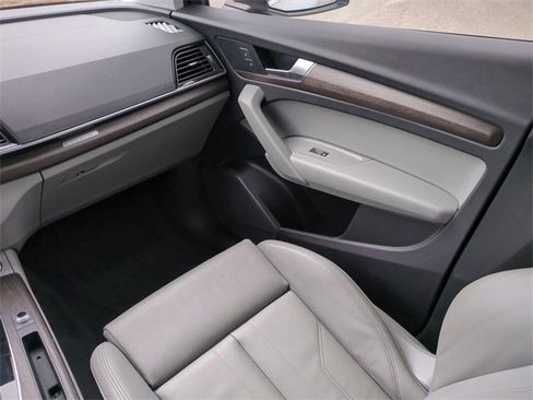 Used 2024 Audi Q5 2.0T Premium w/ Convenience Package image 17