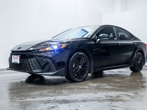 Certified 2025 Toyota Camry SE w/ Convenience Package image 3