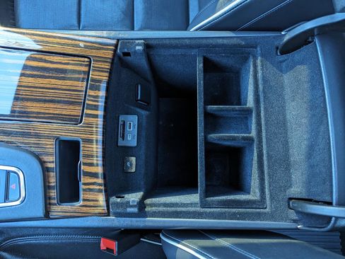 Used 2022 Cadillac Escalade Premium Luxury image 25