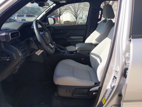 Used 2025 Toyota 4Runner SR5 image 15