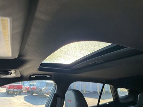 Used 2024 Chevrolet Trax RS w/ Sunroof Package FWD image 11