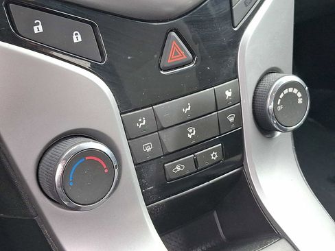 Used 2013 Chevrolet Cruze LS FWD image 16