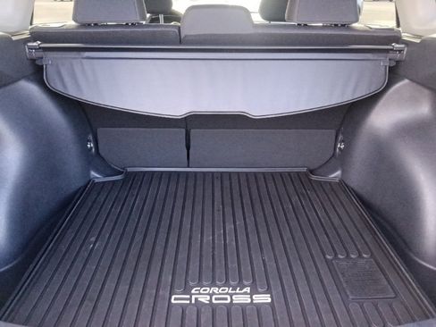 Used 2024 Toyota Corolla Cross LE w/ Moonroof Package image 28